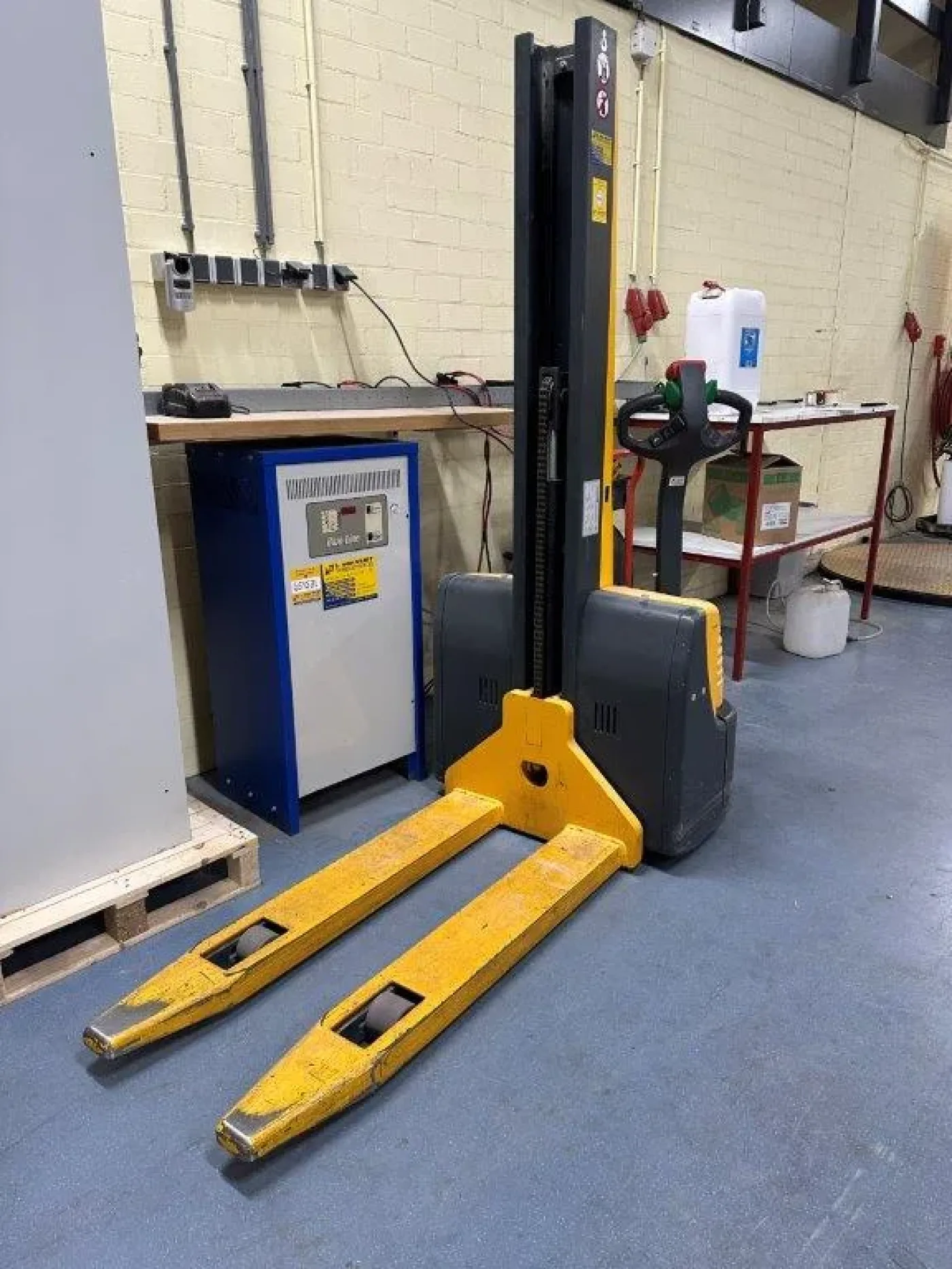 Jungheinrich EMC 110 electric pallet lift - 2
