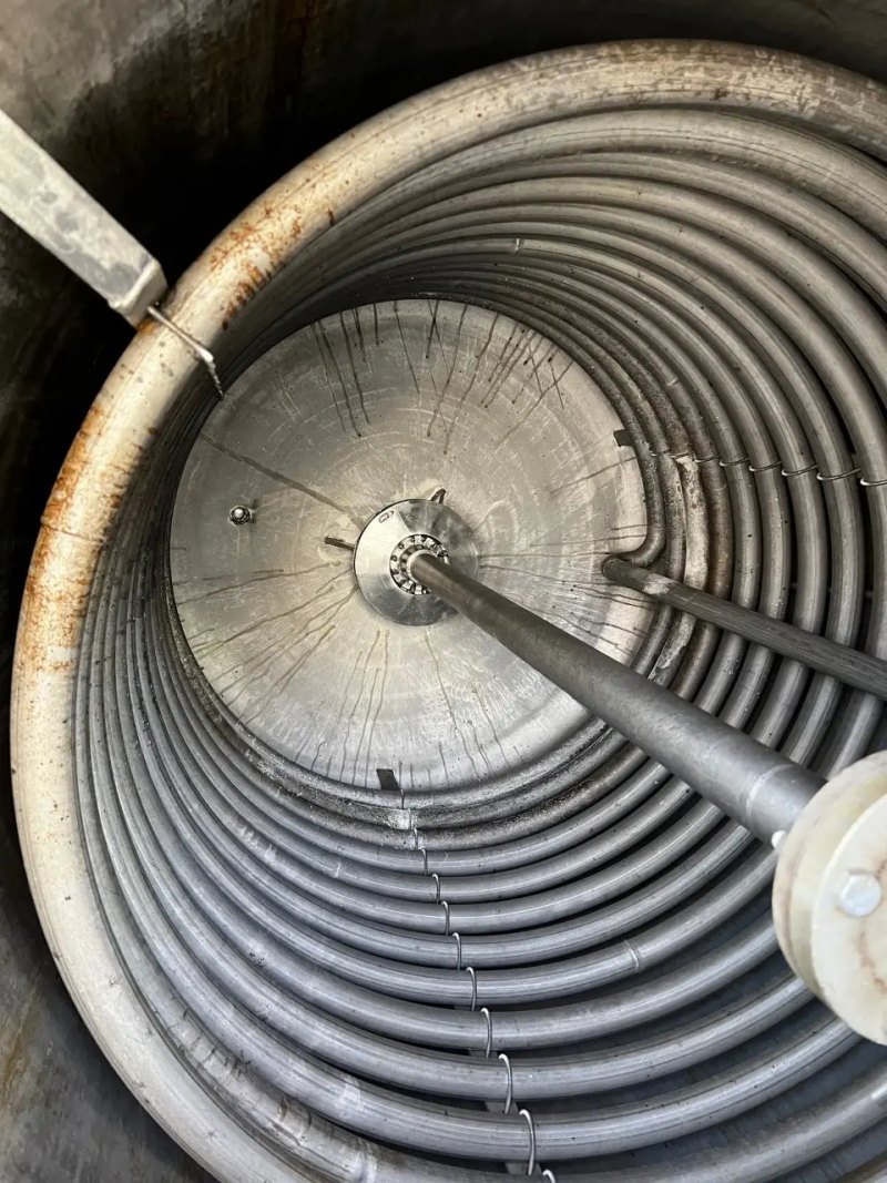 USED STAINLESS STEEL REACTOR 316 3200 LITERS WITH AGITATION AND HALF ROD