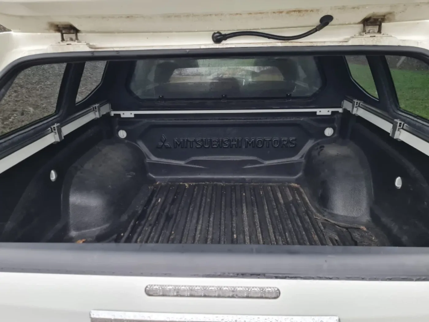 Mitsubishi - L 200 - 7