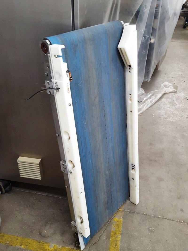 NASTRO TRASPORTATORE A TAPPETO IN ACCIAIO INOX