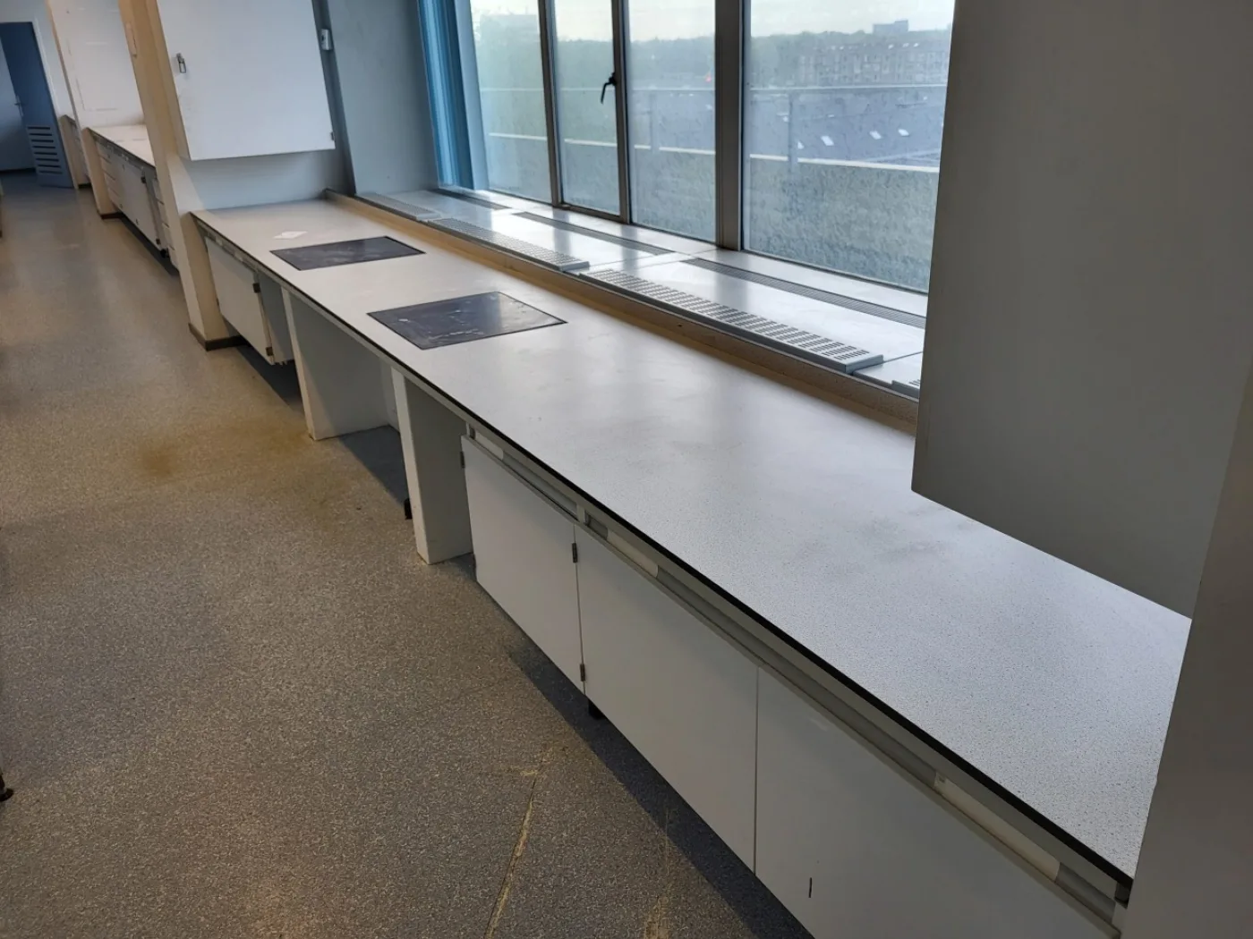 1973 – Used S+B Laboratory wall table (550 cm) - 2