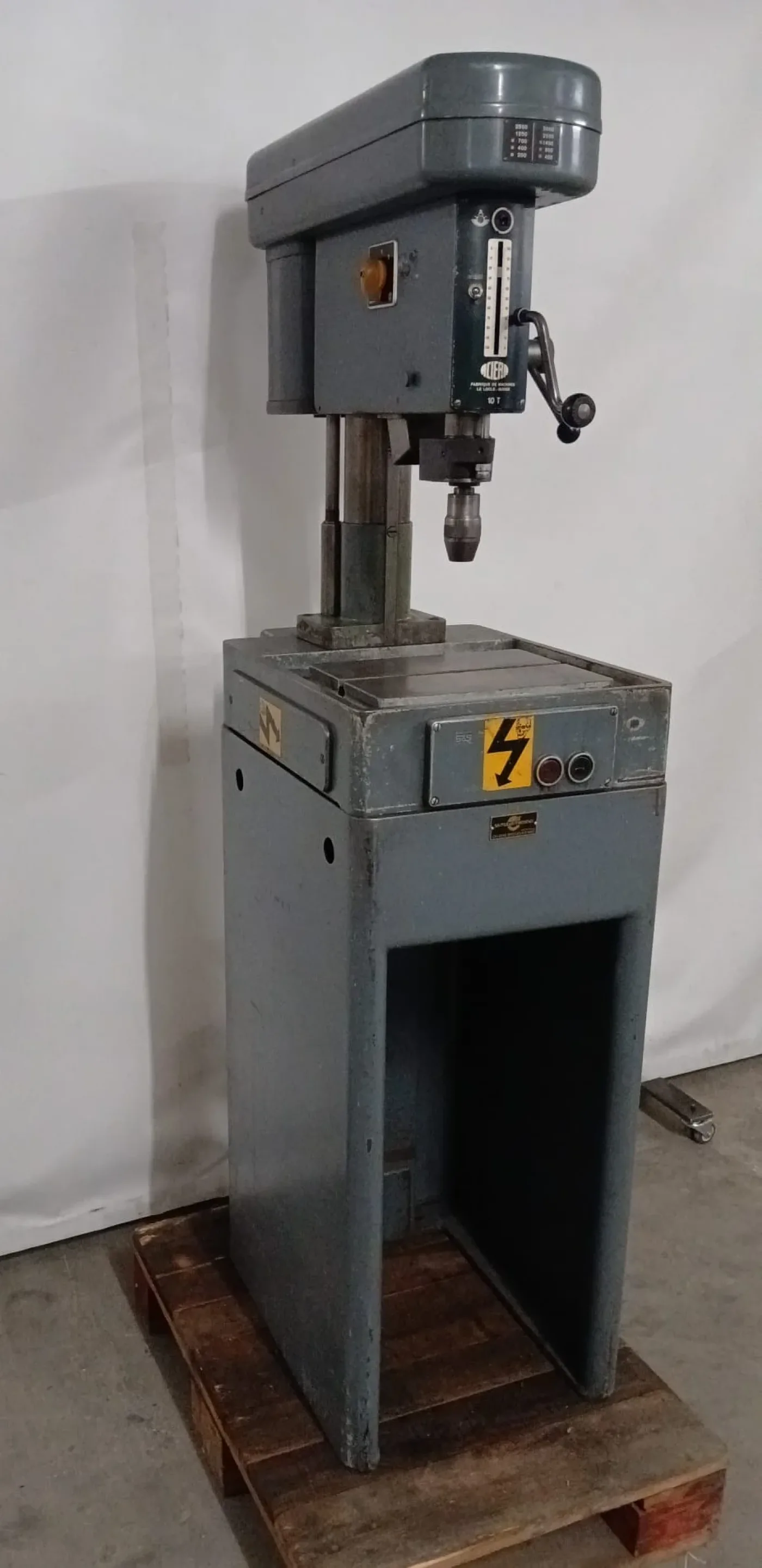 023651 - ACIERA 10 T - 2