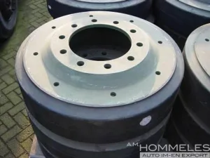 Solid tire