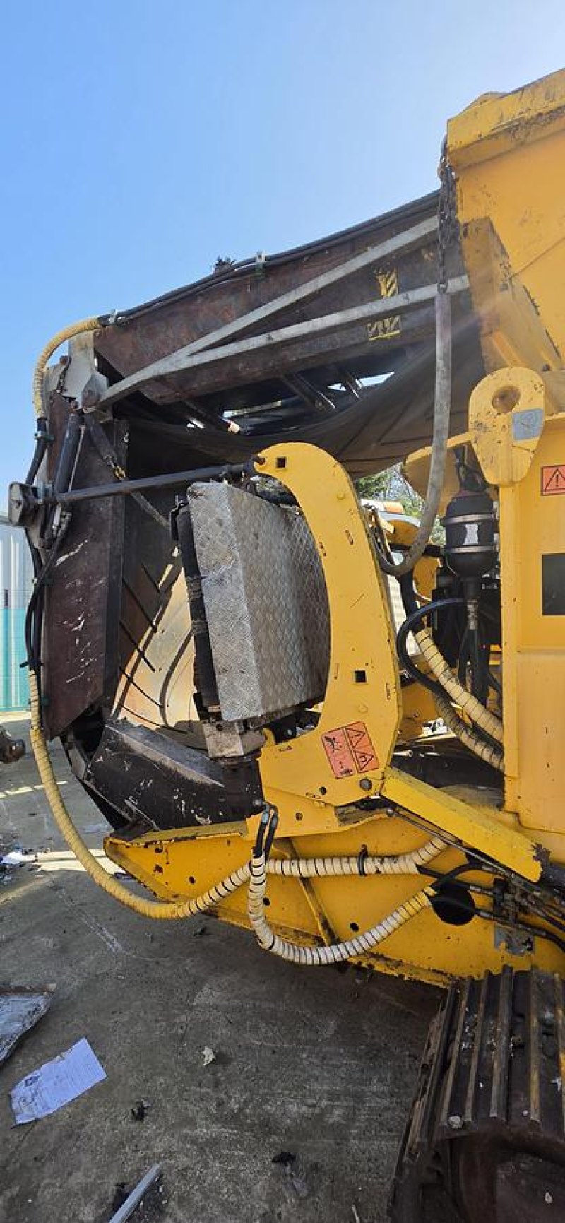 2015 TANA Shark 440DT Eco Slow-Speed Shredder