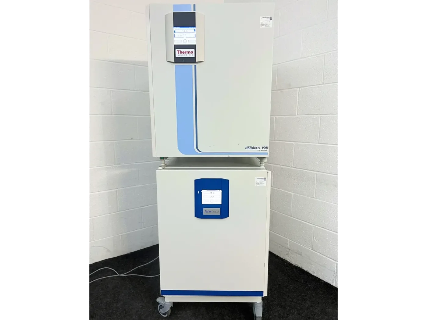 Fisherbrand Isotemp CO2 Incubator & HeraCell 150i - 1