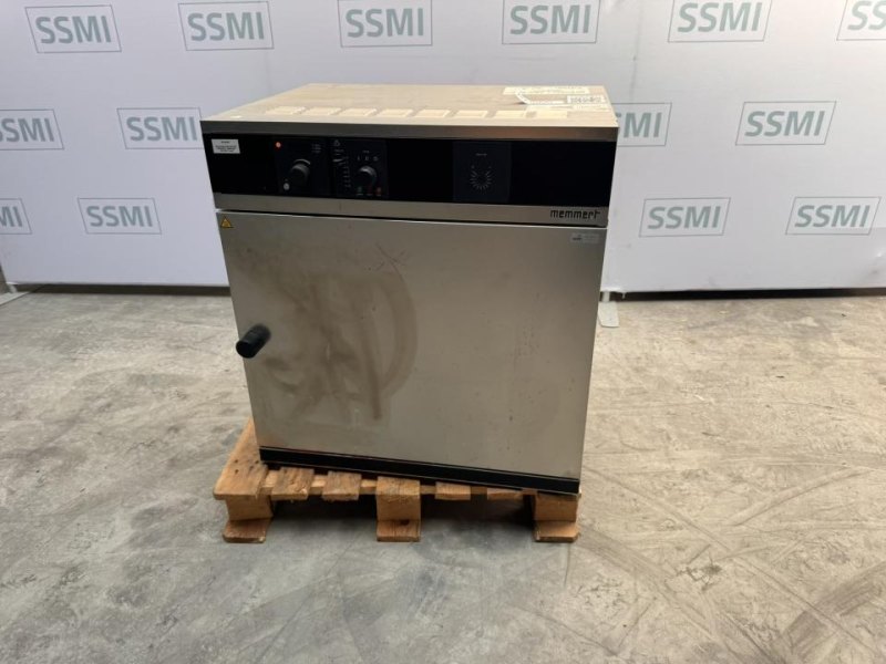 Memmert Vacuum drying oven