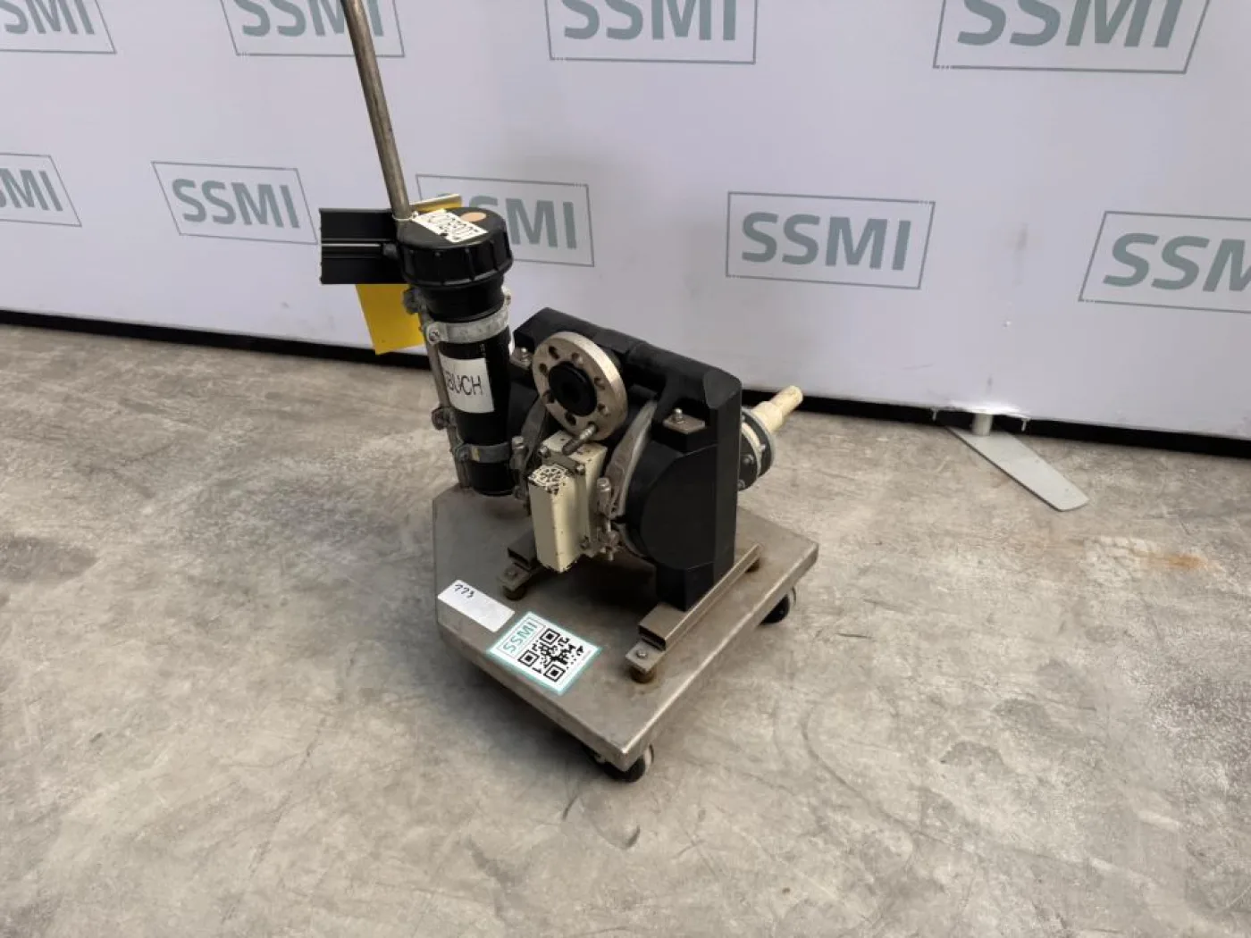 Diaphragm pump on trolly - 6