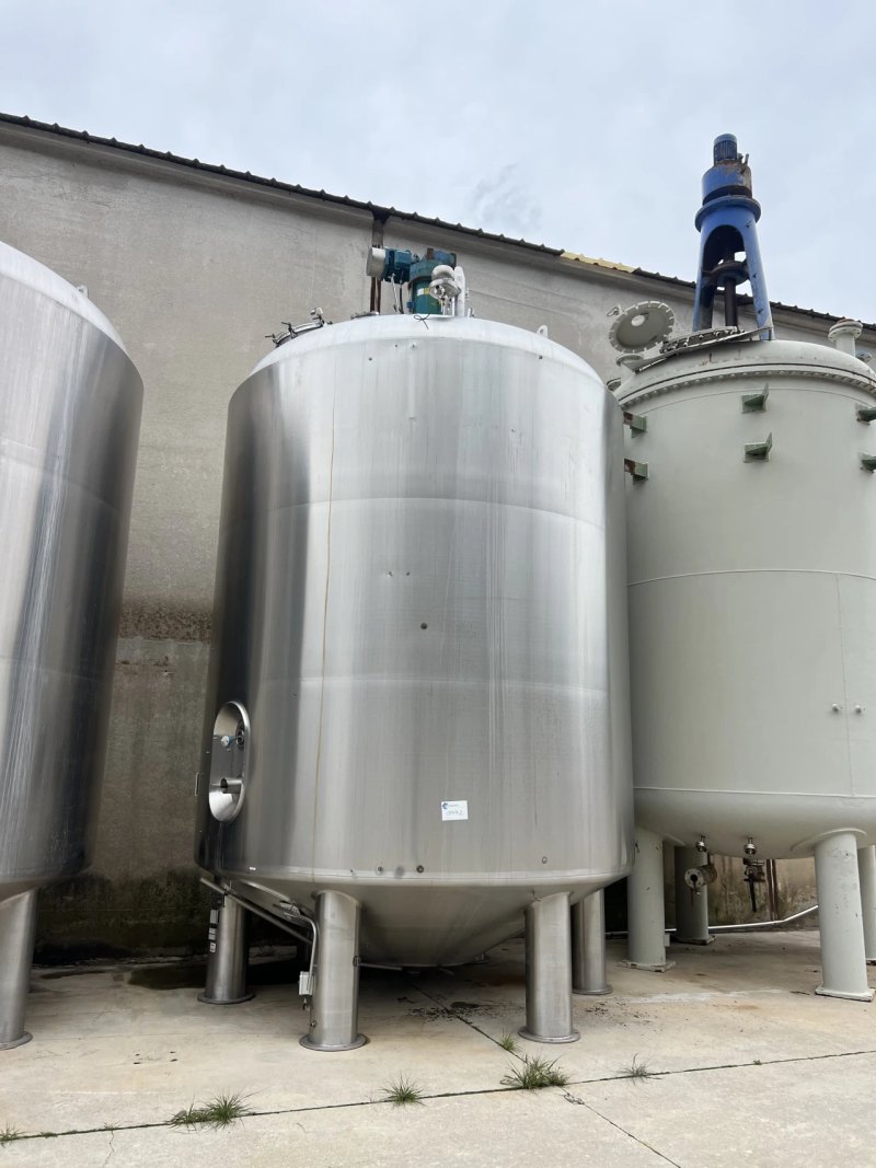 STAINLESS STEEL 304 TANK 30,000 LITRES WITH ANCHOR AGITATION AND HERMETIC INSULATION
