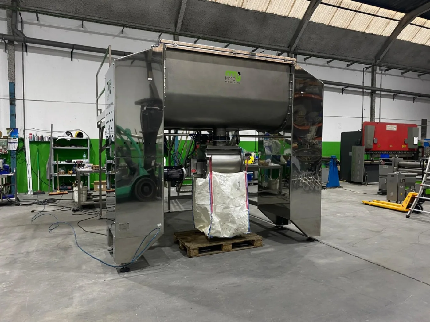 MEZCLADORA HORIZONTAL DE BANDAS 1.500L CON DESTERRONADOR EN LA DESCARGA Y ESTRUCTURA DE ACCESO NUEVA - 1