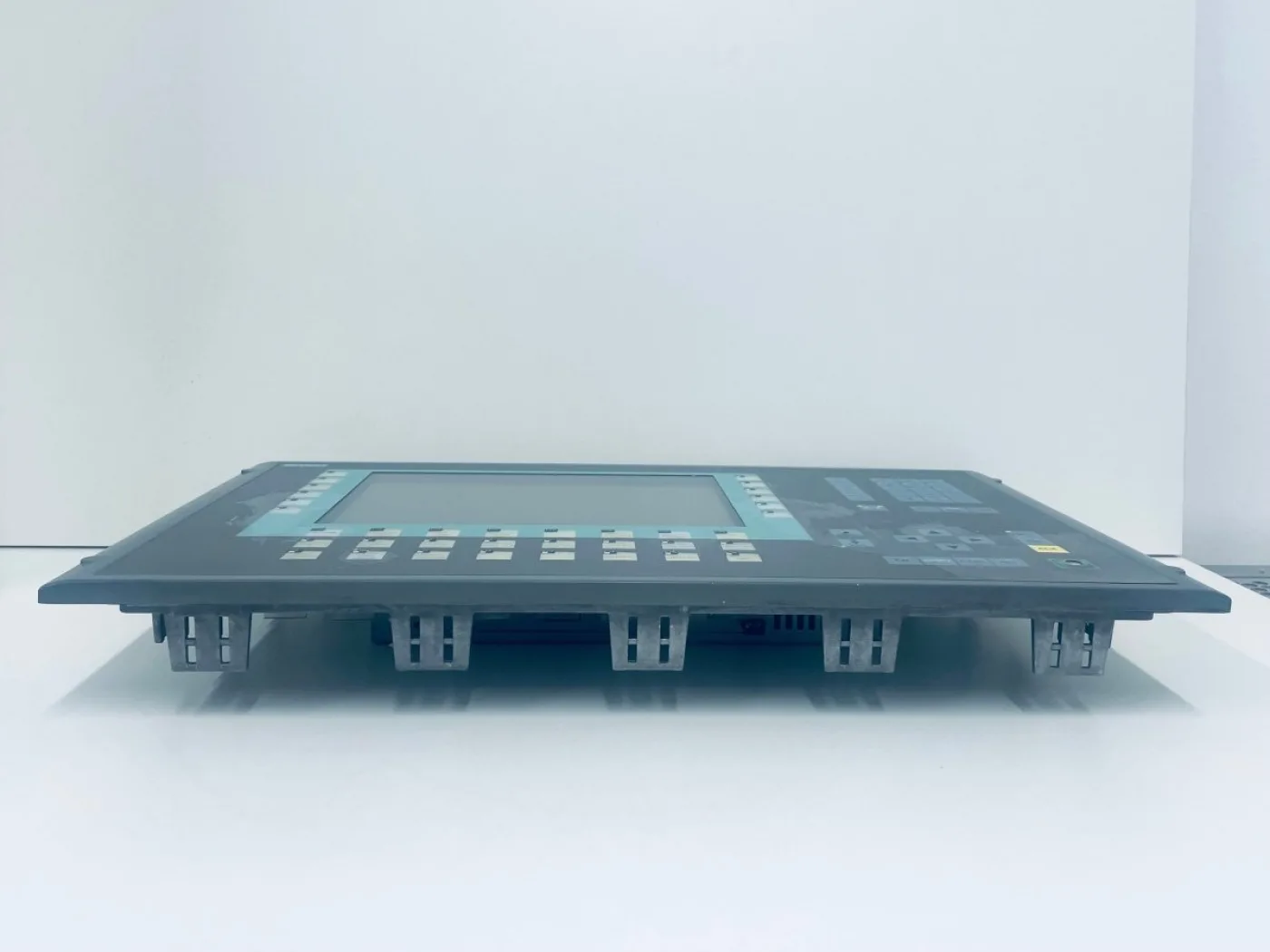 Siemens SIMATIC Multi Panel 6AV6643-0DD01-1AX1 - 8