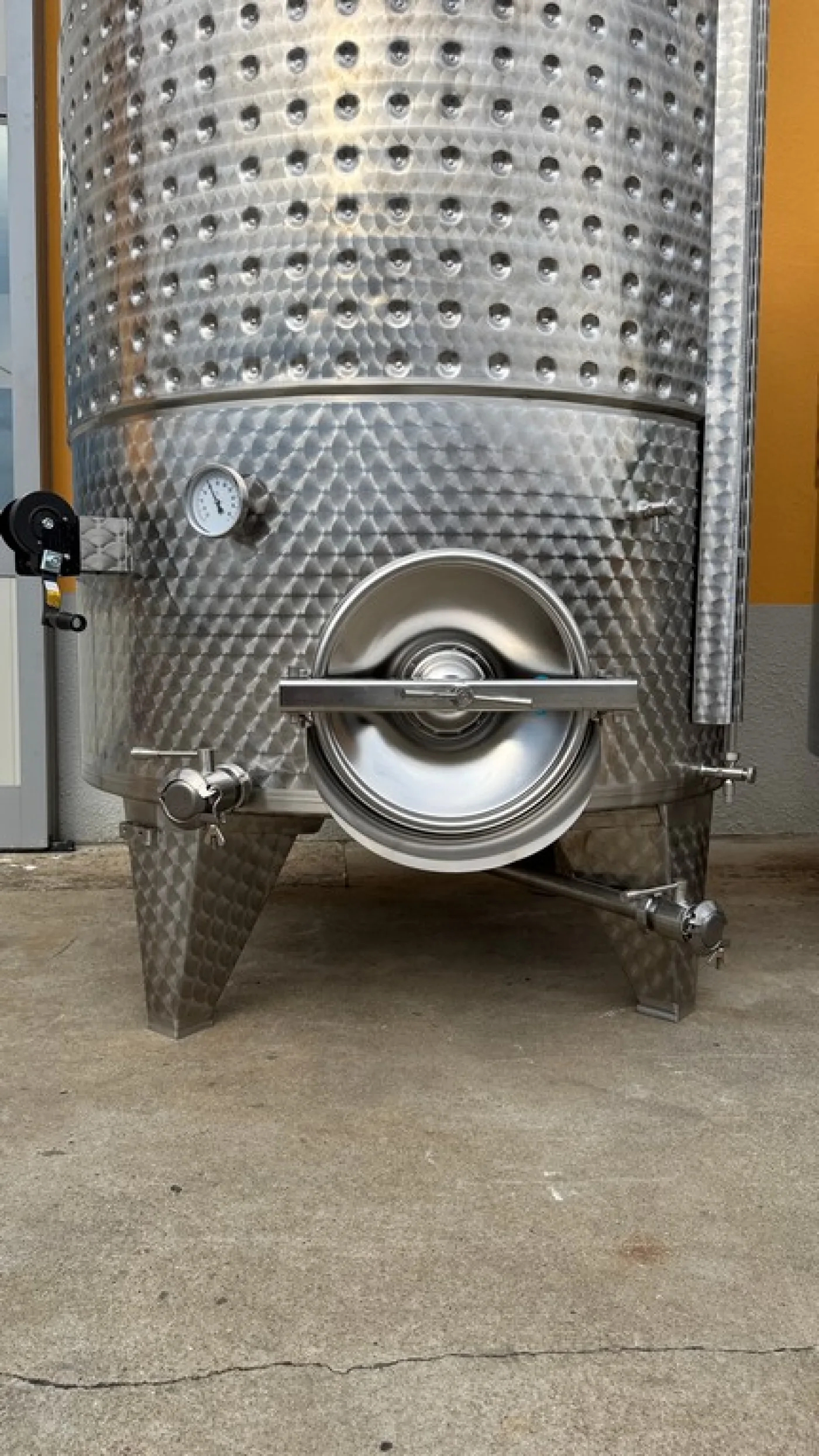 STAILESS STEEL TANKS CAPACITY LITERS 3000 (30 HL) PNEUMATIC FLOATING LID MODEL, CONICAL BOTTOM WITH BAND, NEW EQUIPMENT - 4