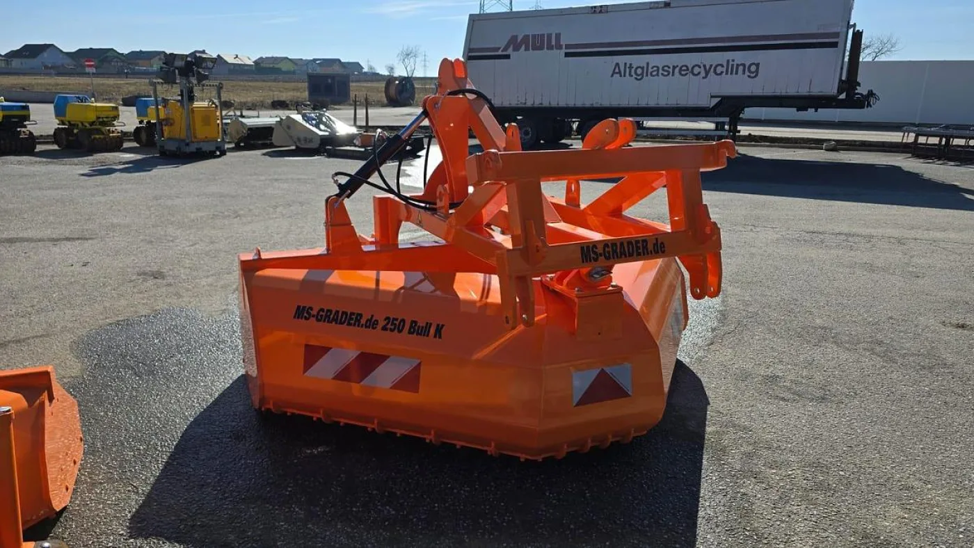 MS Grader 250 BULL K - 6