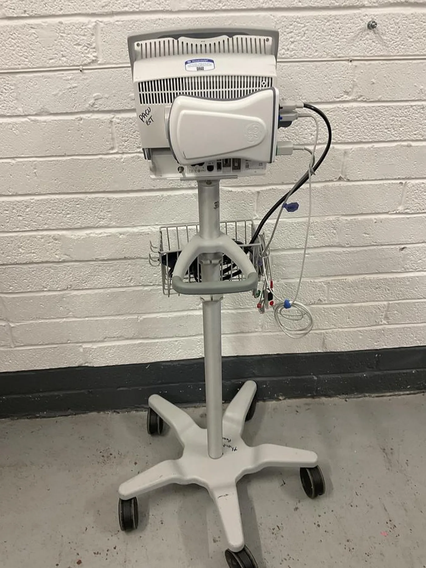 GE Carescape B450 with CO2 on mobile stand - 7