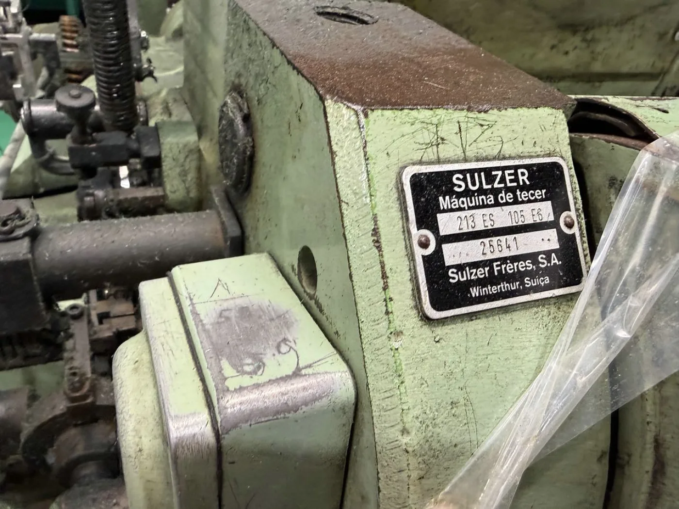2x Sulzer - TW11 213 ES 105 E6/E10 D1 projectile weaving loom - 2