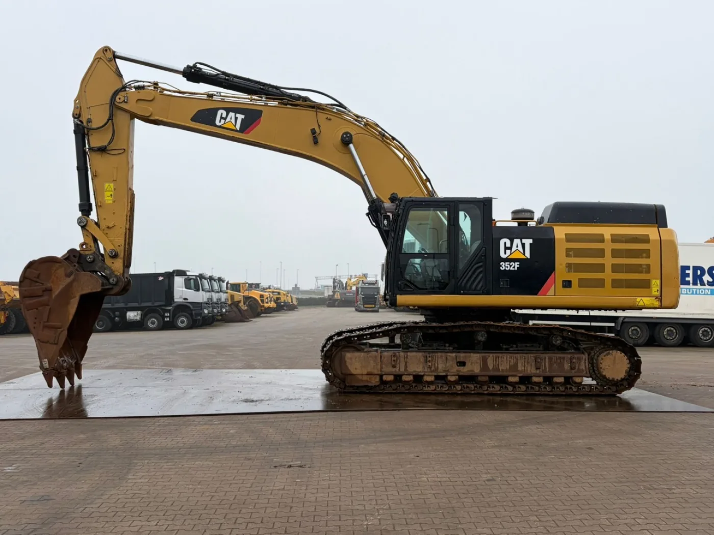 Caterpillar 352F - 1