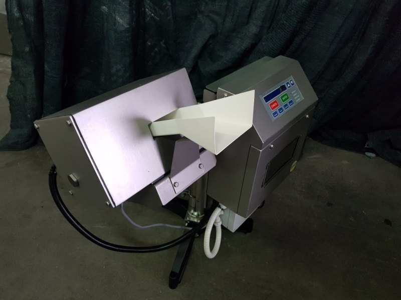 RILEVATORE DI METALLI VERTICALE – LOMA – Mod. SUPERSCAN MICRO