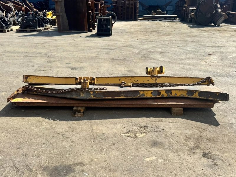 Caterpillar Tail gate730