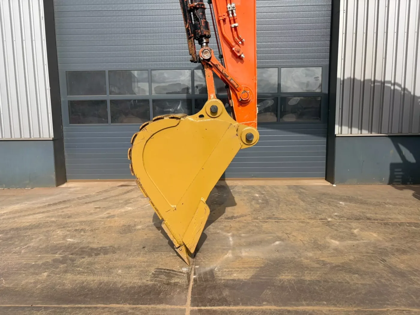 Hitachi ZX225US5LC - 7
