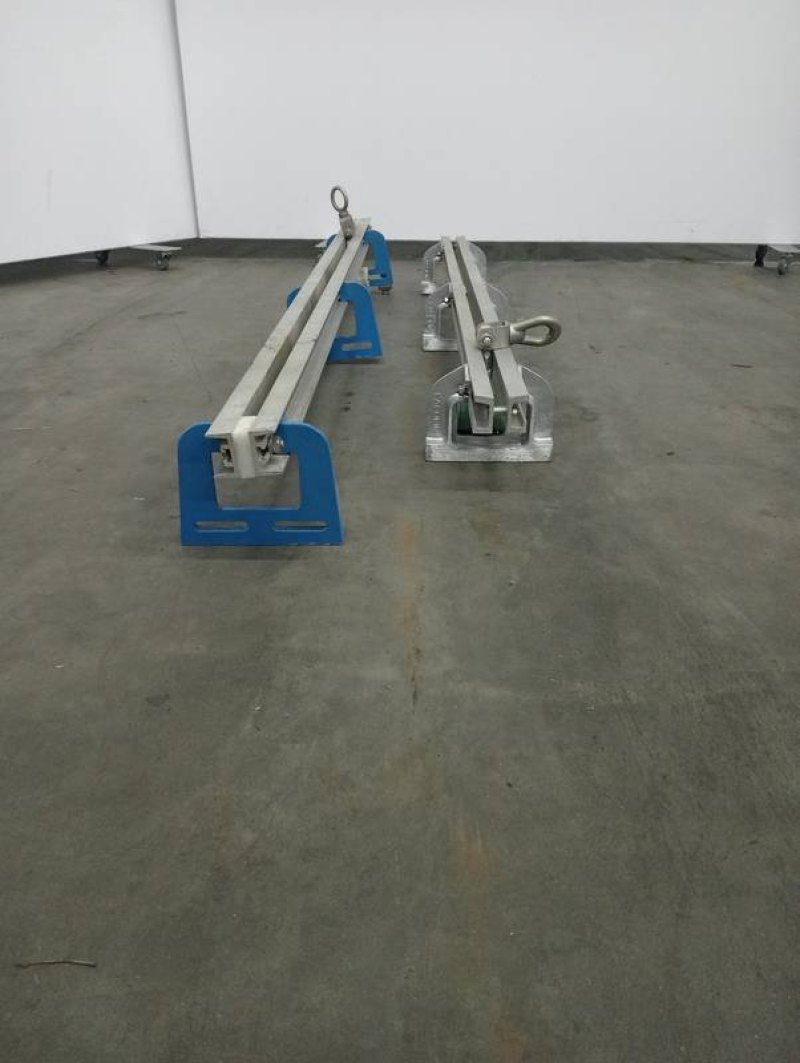 Beam for hanging saws