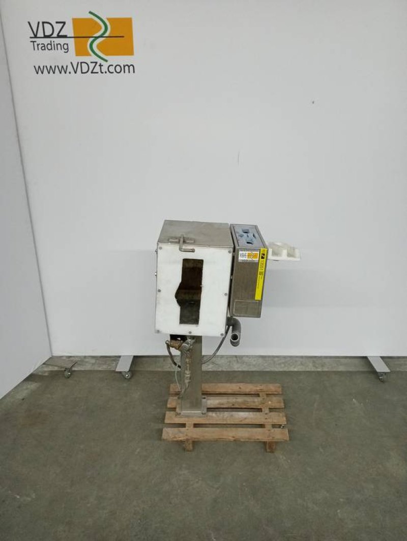 Sterilizer brisket saw