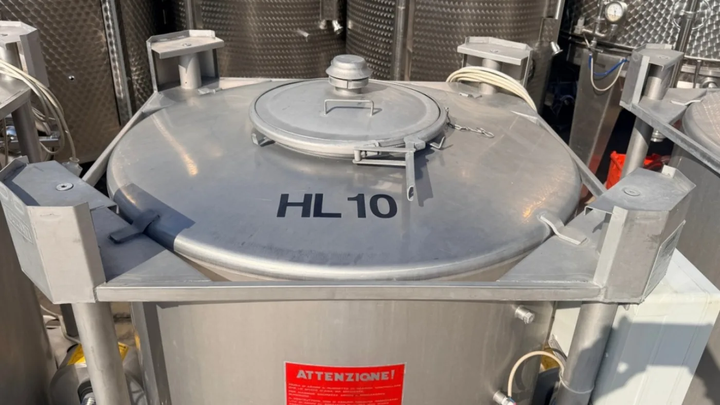 FORK-LIFTABLE/STACKABLE TANKS AZZINI FIRM, CAPACITY 1000 LITERS, SECOND HAND EQUIPMENT - 2