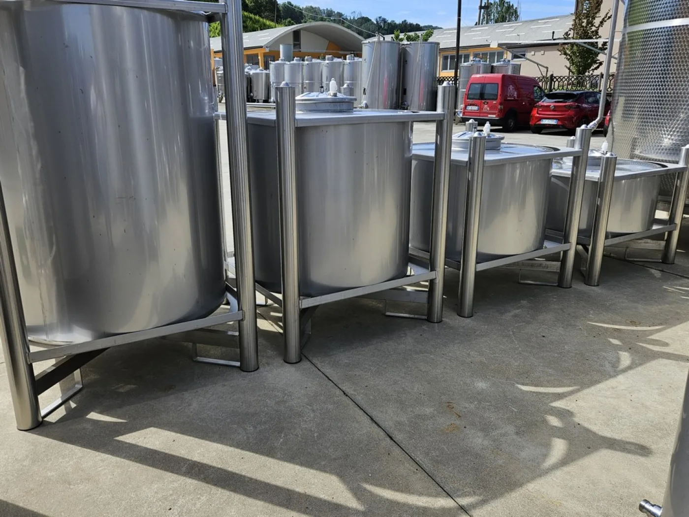 FORK-LIFTABLE/STACKABLE TANKS CAPACITY LITERS 500/700/1.000/1.500 IN STAINLESS STEEL AISI 304, NEW EQUIPMENTS - 6