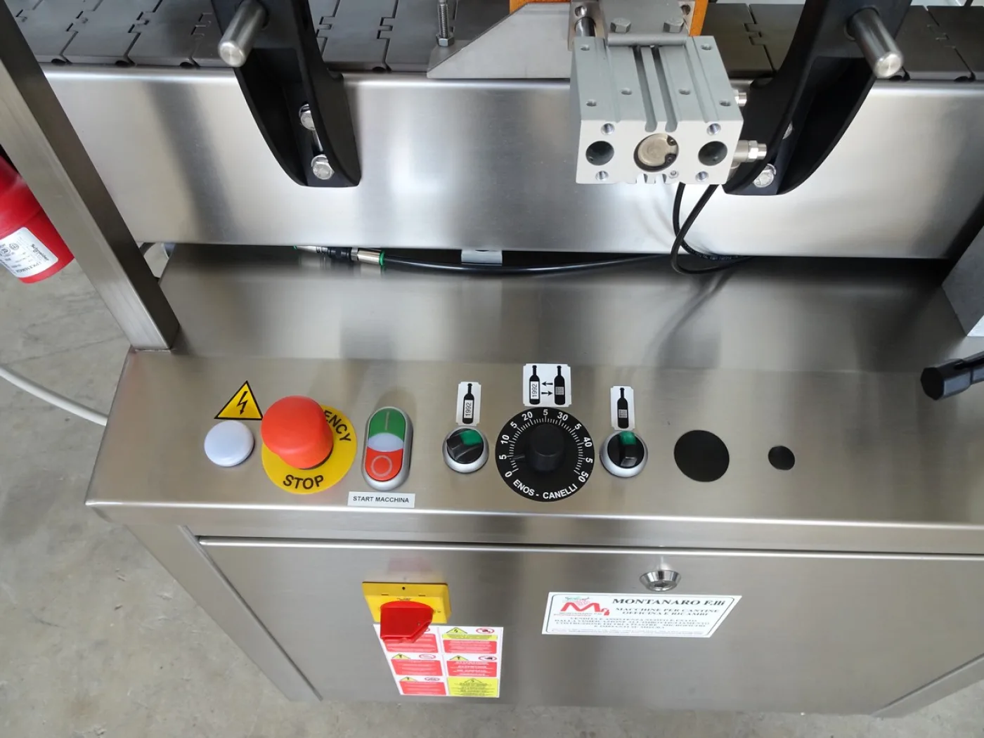 ONE STATION ADHESIVE LABELLING MACHINE FOR LABEL AND BACK ON THE SAME ROLL NEW MACHINE - 3