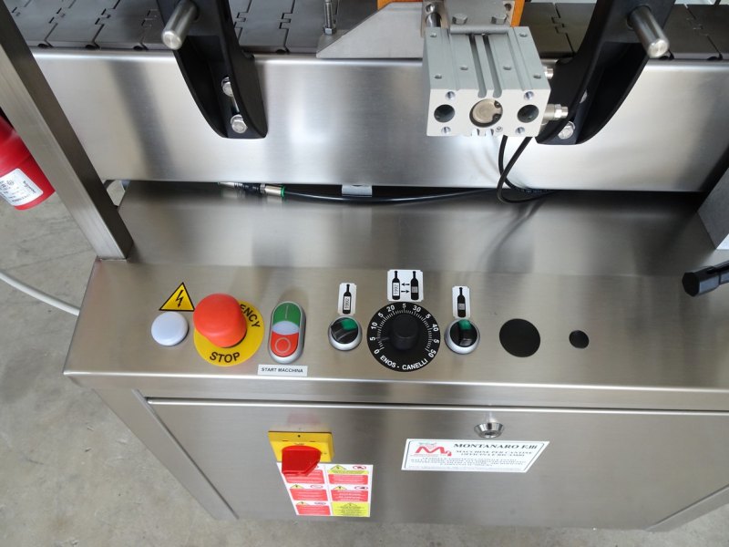 ONE STATION ADHESIVE LABELLING MACHINE FOR LABEL AND BACK ON THE SAME ROLL NEW MACHINE