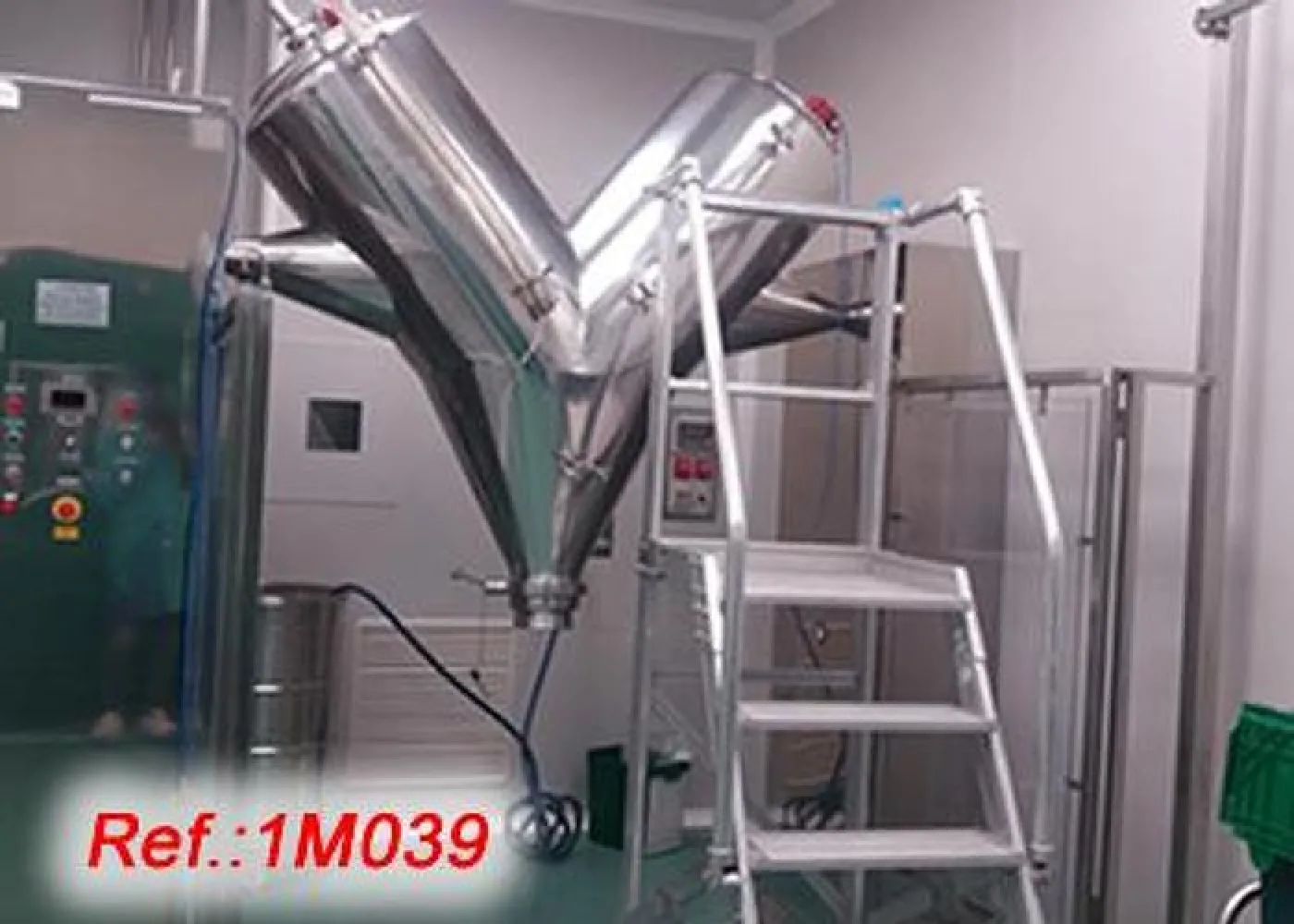 MEZCLADOR EN “V” MARCA “GLATT LABORTECNIC” DE ACERO INOXIDABLE DE 600 LITROS APROX. EQUIPADO CON CARGADOR POR VACÍO “VAC-U-MAX” Y PROTECCIONES DE SEGURIDAD DE ACCESO AL MEZCLADOR - 1