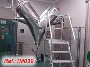 MEZCLADOR EN “V” MARCA “GLATT LABORTECNIC” DE ACERO INOXIDABLE DE 600 LITROS APROX. EQUIPADO CON CARGADOR POR VACÍO “VAC-U-MAX” Y PROTECCIONES DE SEGURIDAD DE ACCESO AL MEZCLADOR