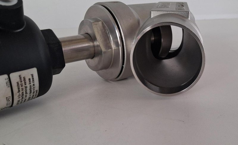 Bürkert 2000B Pneumatisches Schrägsitzventil DN50 PTFE Edelstahl