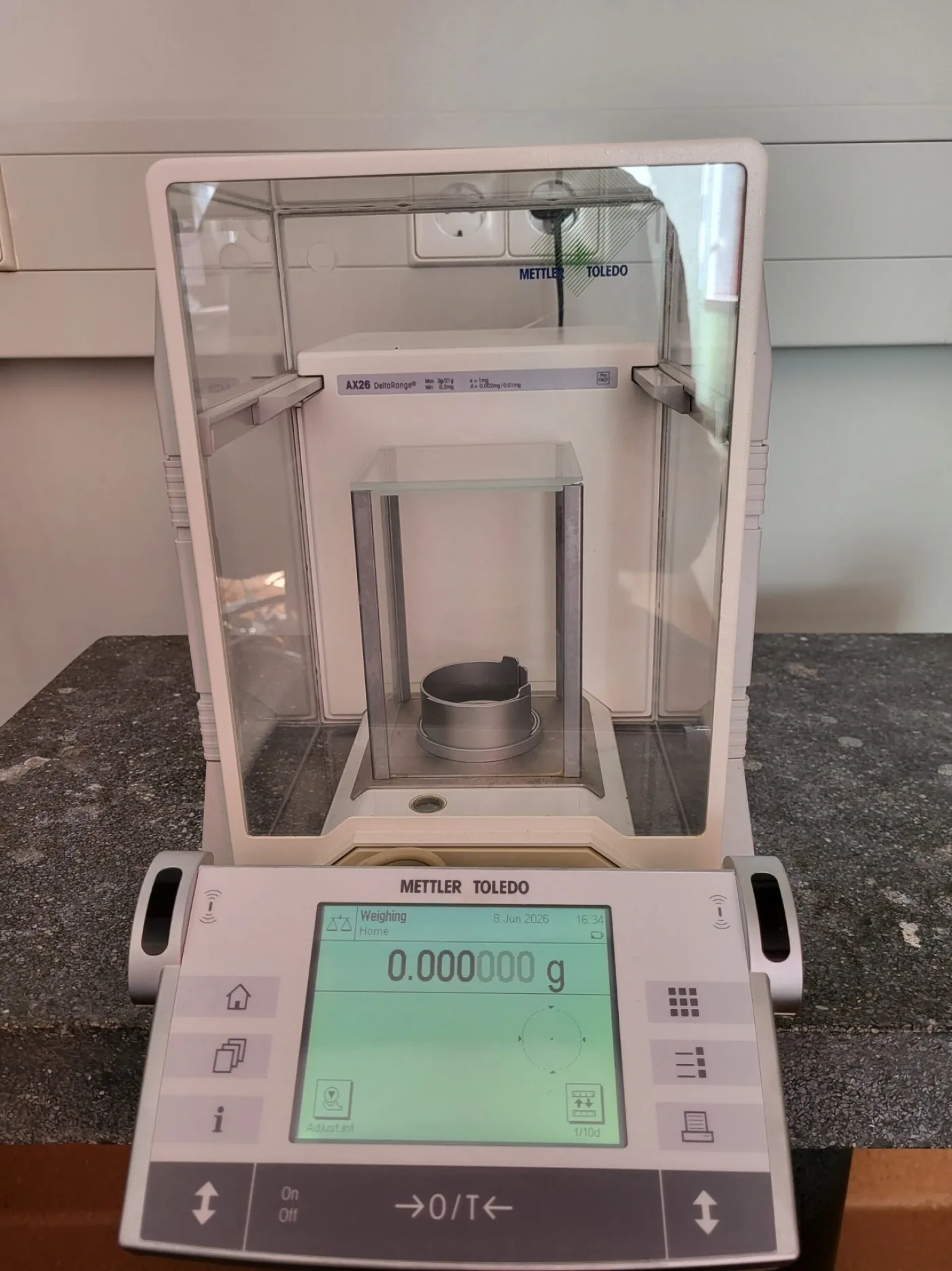 2519 - Used Mettler Toledo AX26 DeltaRange Microbalance - 1