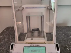 2519 - Used Mettler Toledo AX26 DeltaRange Microbalance