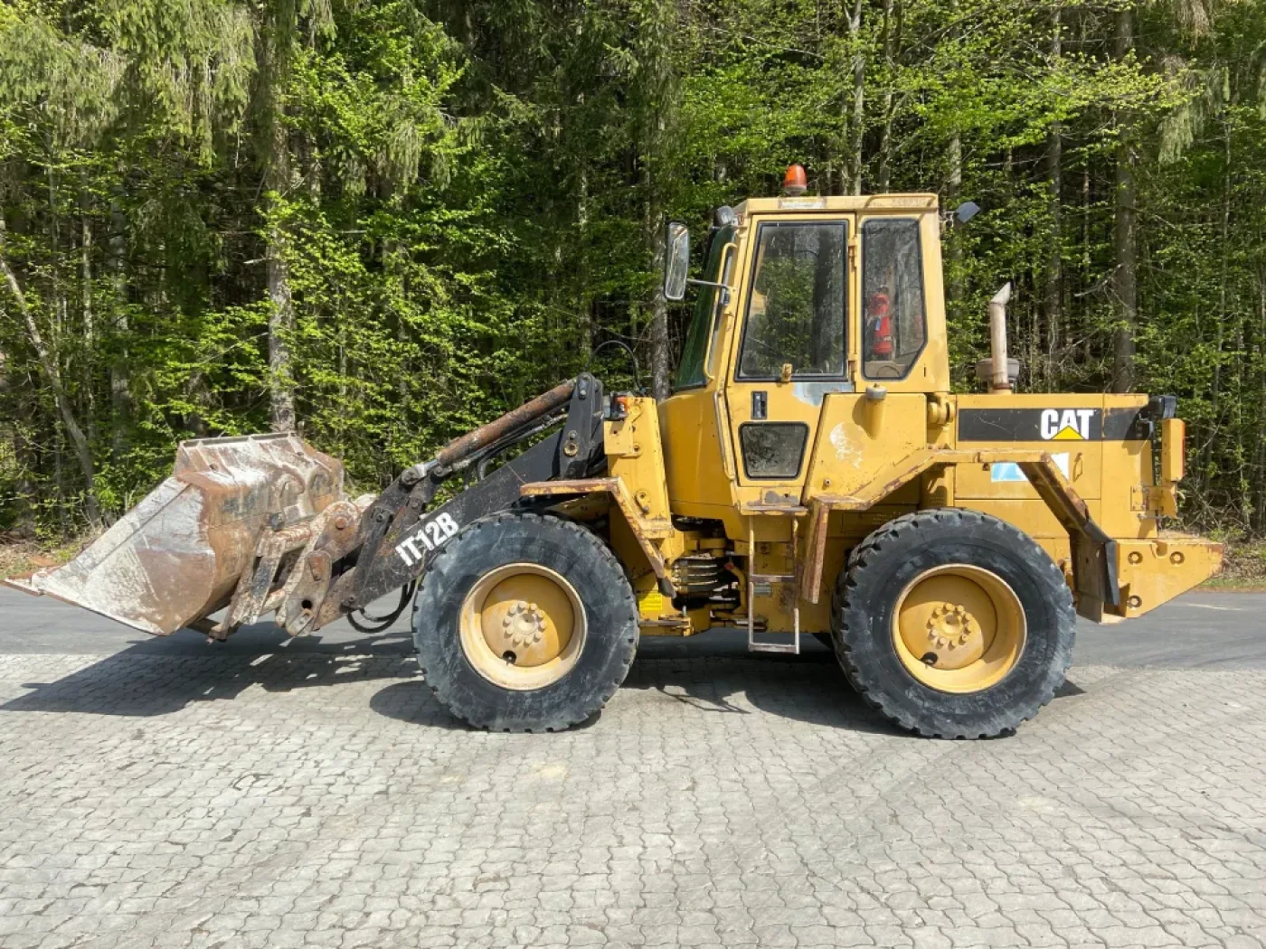 CAT - IT 12 B - 1