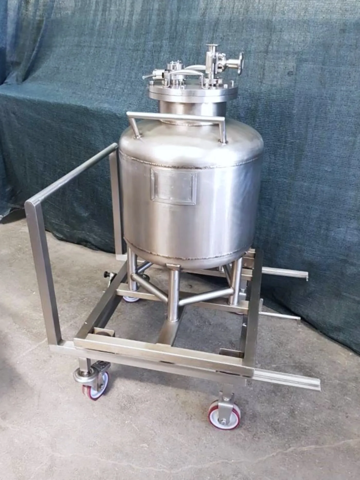 SERBATOIO AUTOCLAVABILE CARRELLATO – MOD. 100 LT - 5