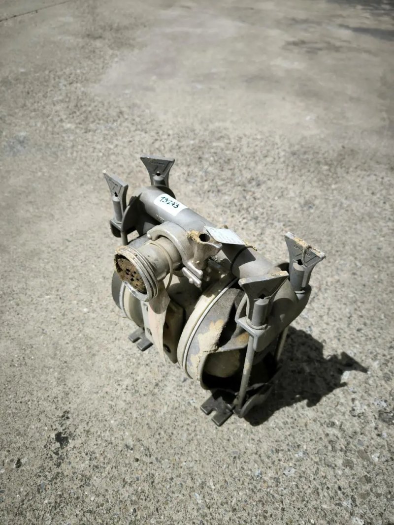WILDEN PUMP M2 PNEUMATIC PUMP