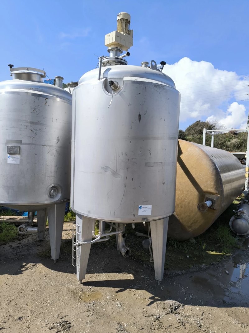 VERTICAL TANK IN STAINLESS STEEL 304 OF 2000 LITRES WITH AGITATION, JACKET AND HERMETICALLY SEALED HEAT SEALED.