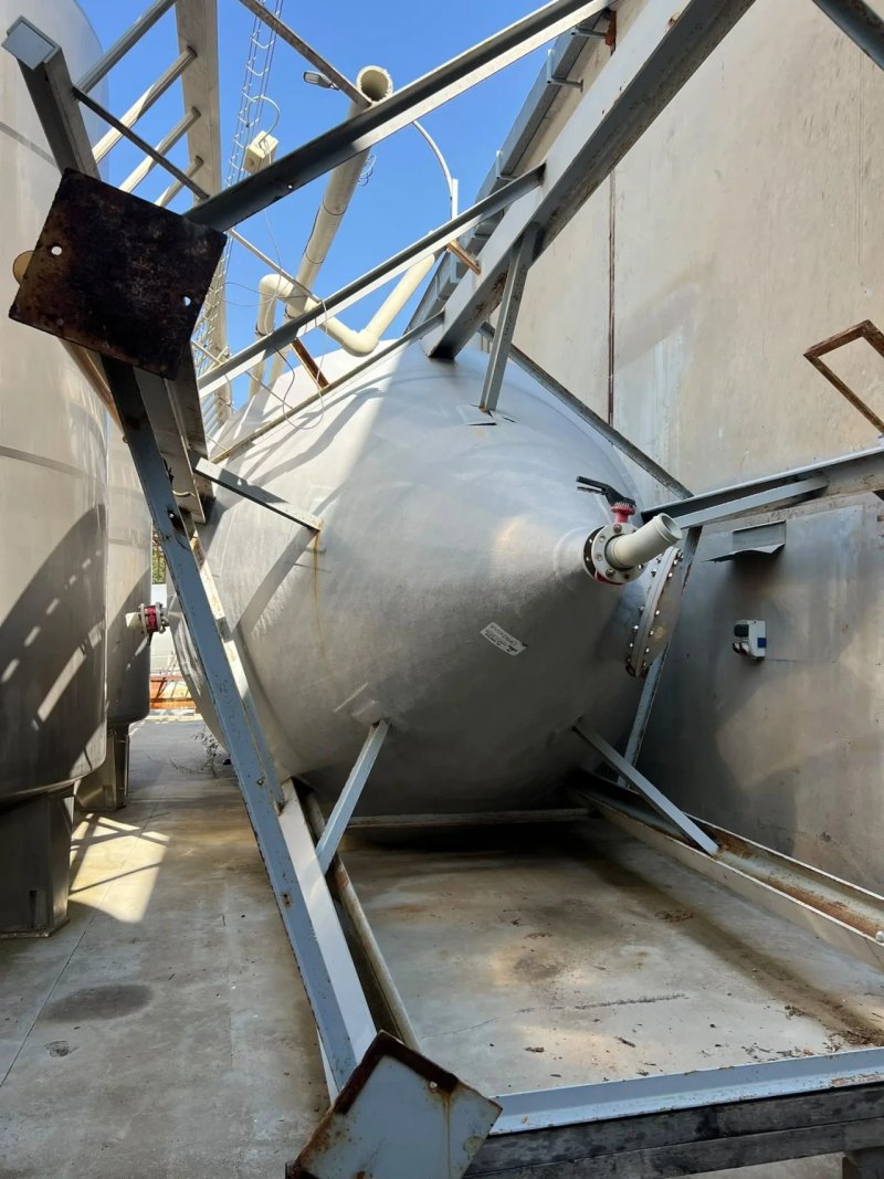 USED FIBREGLASS TANK