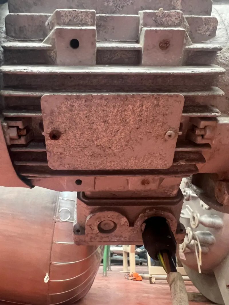 TANK WITH USED LOAD CELLS