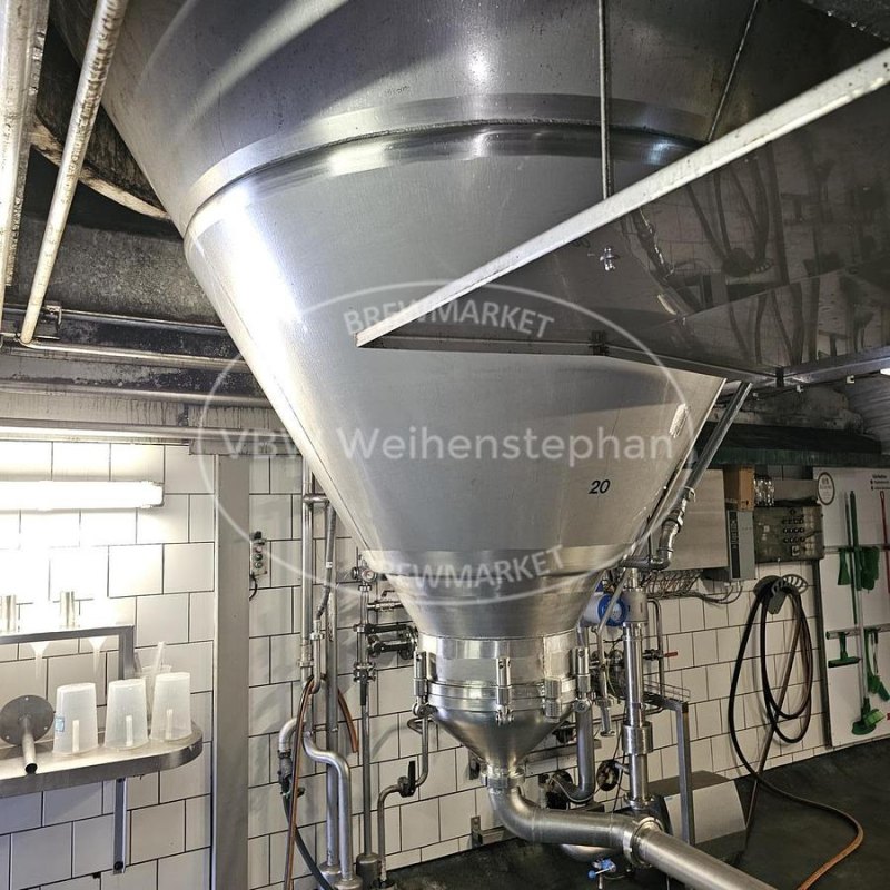 Cylindroconical fermentation and storage tanks (15 units)