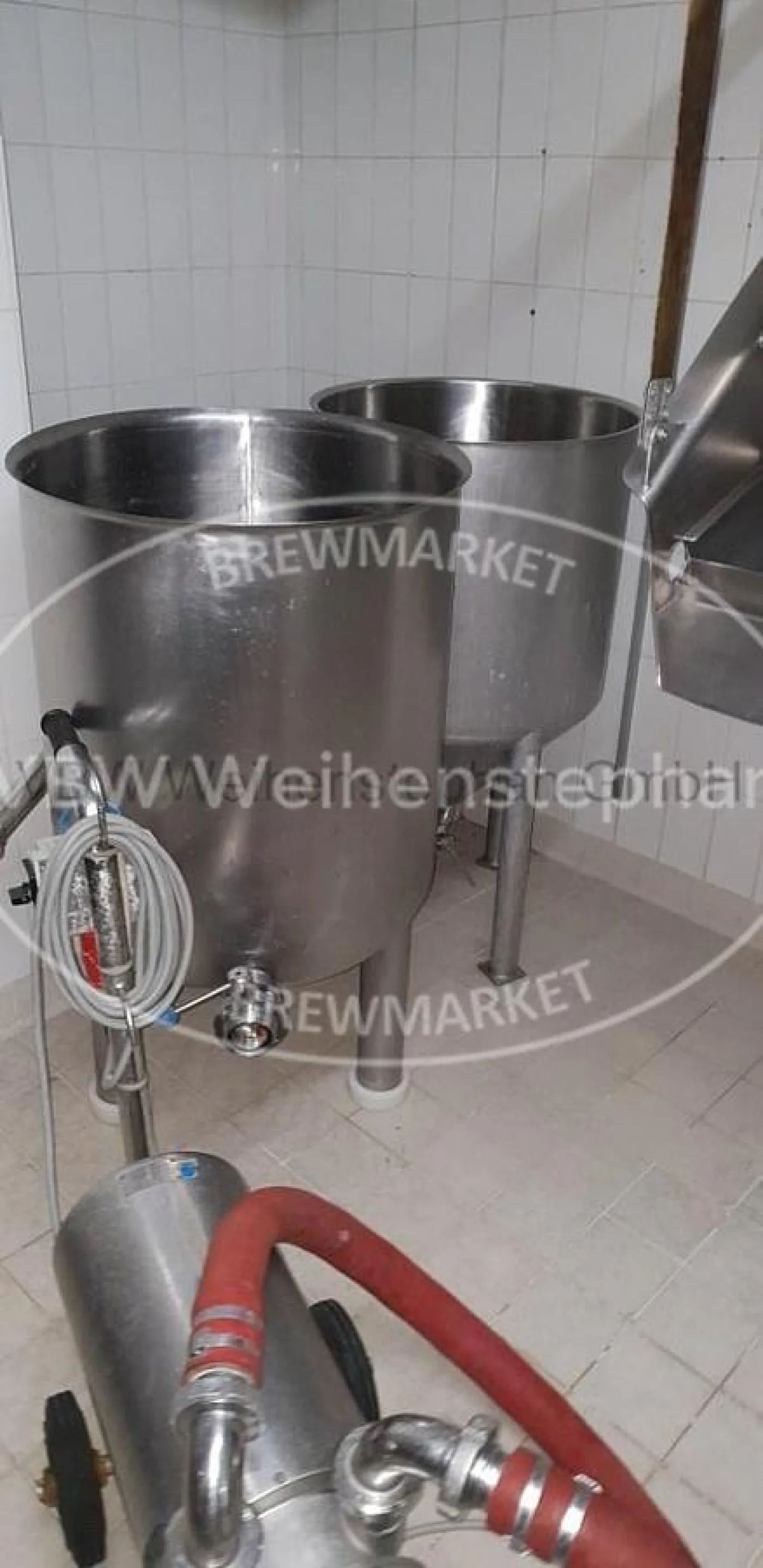 Open conical stainless steel vessel - 1