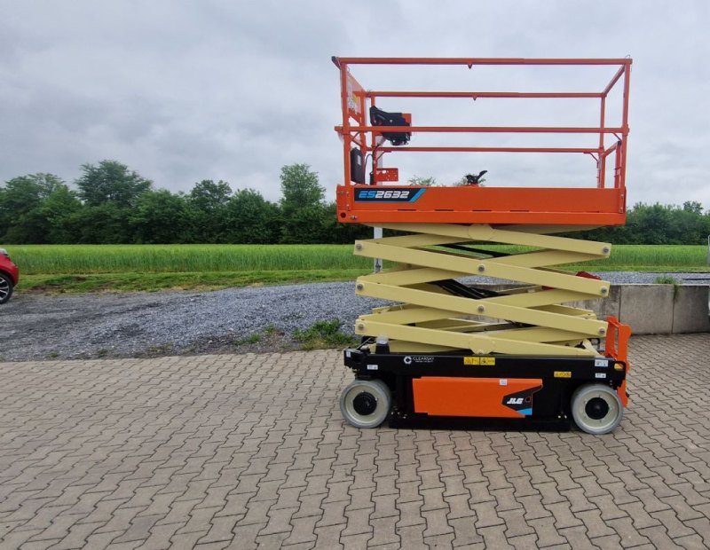 JLG ES2632