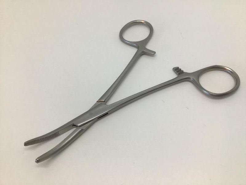 Spencer Wells Forcep Curved 125mm