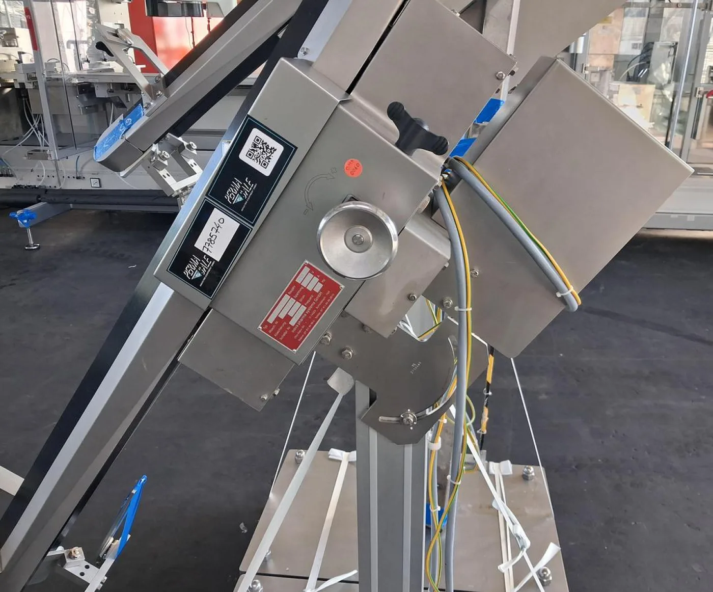 Inova Pharma Systems STS 2000 Vertikales Zuführ- und Transportsystem - 5