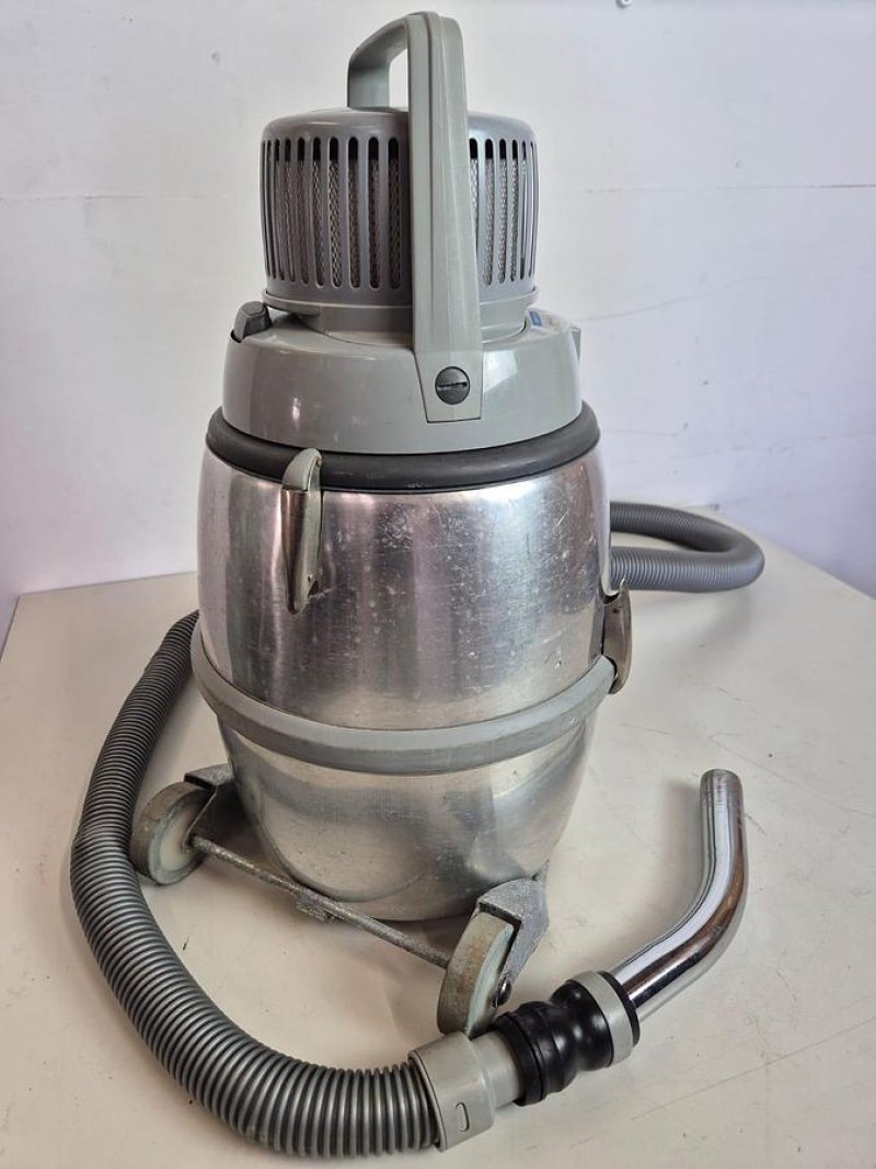Nilfisk GM80 Vacuum Cleaner