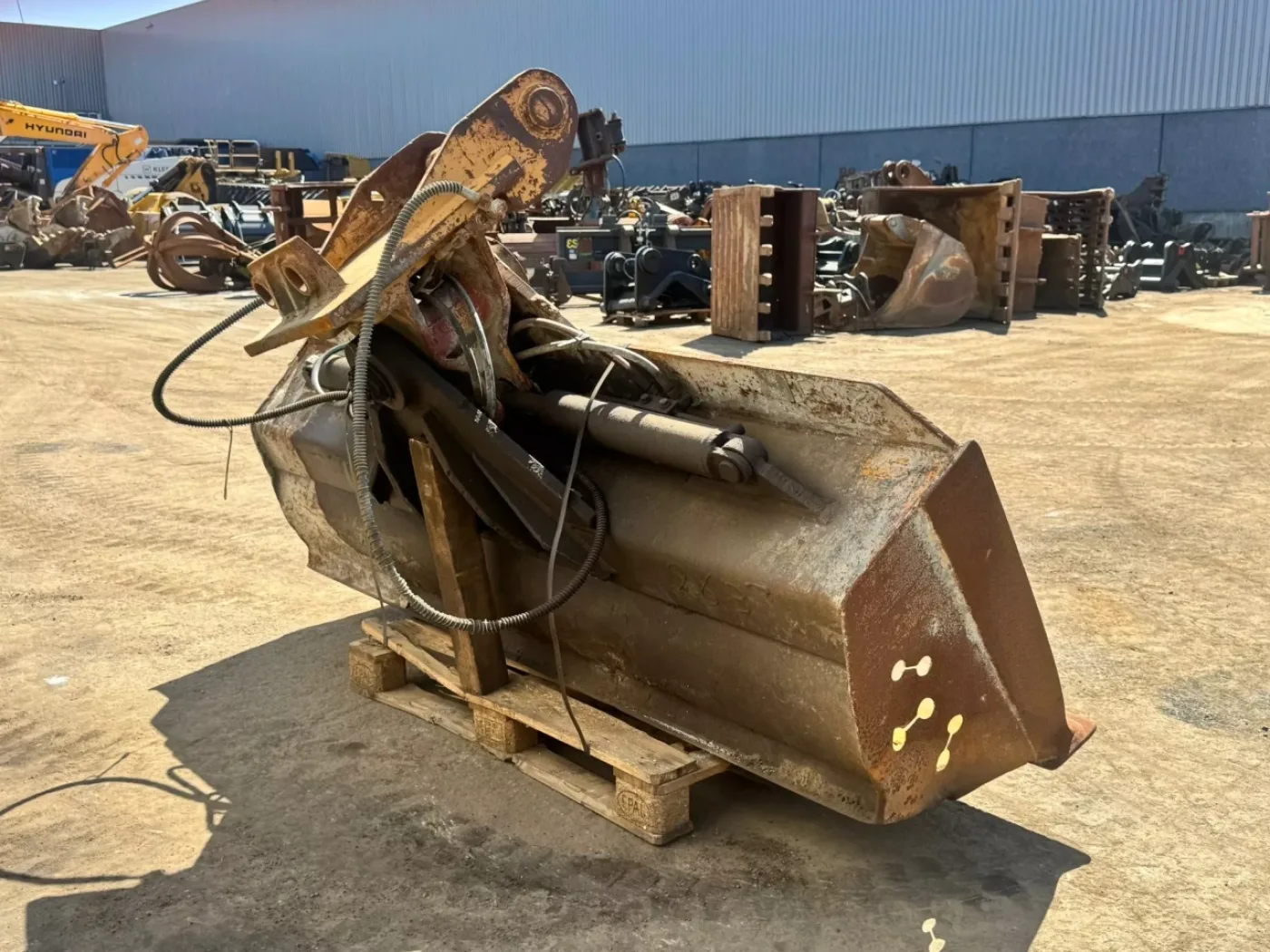 Tiltable ditch cleaning bucket - 4
