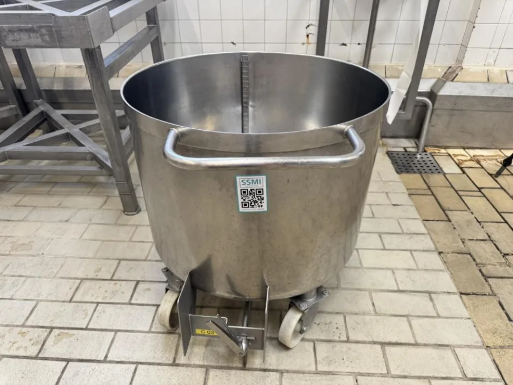Industrial tub / vat on wheels