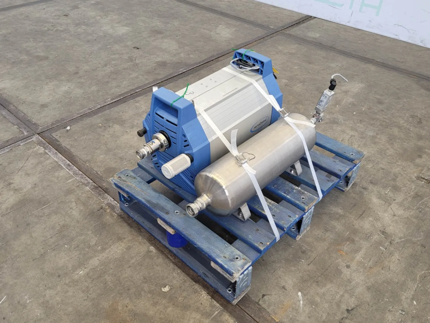 Vacuubrand ME 16C NT Vario - Vacuum pump - 1