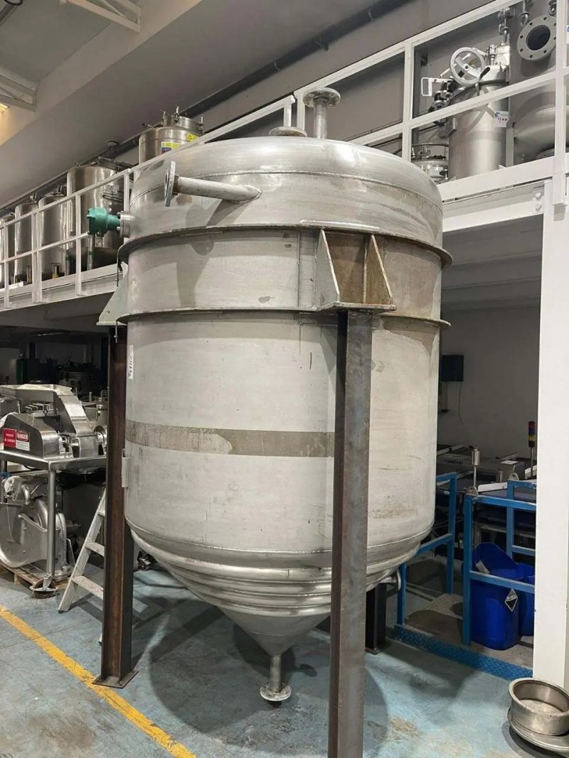 USED AGUILAR TANK AND STAINLESS STEEL ROOMS 2900 LITERS