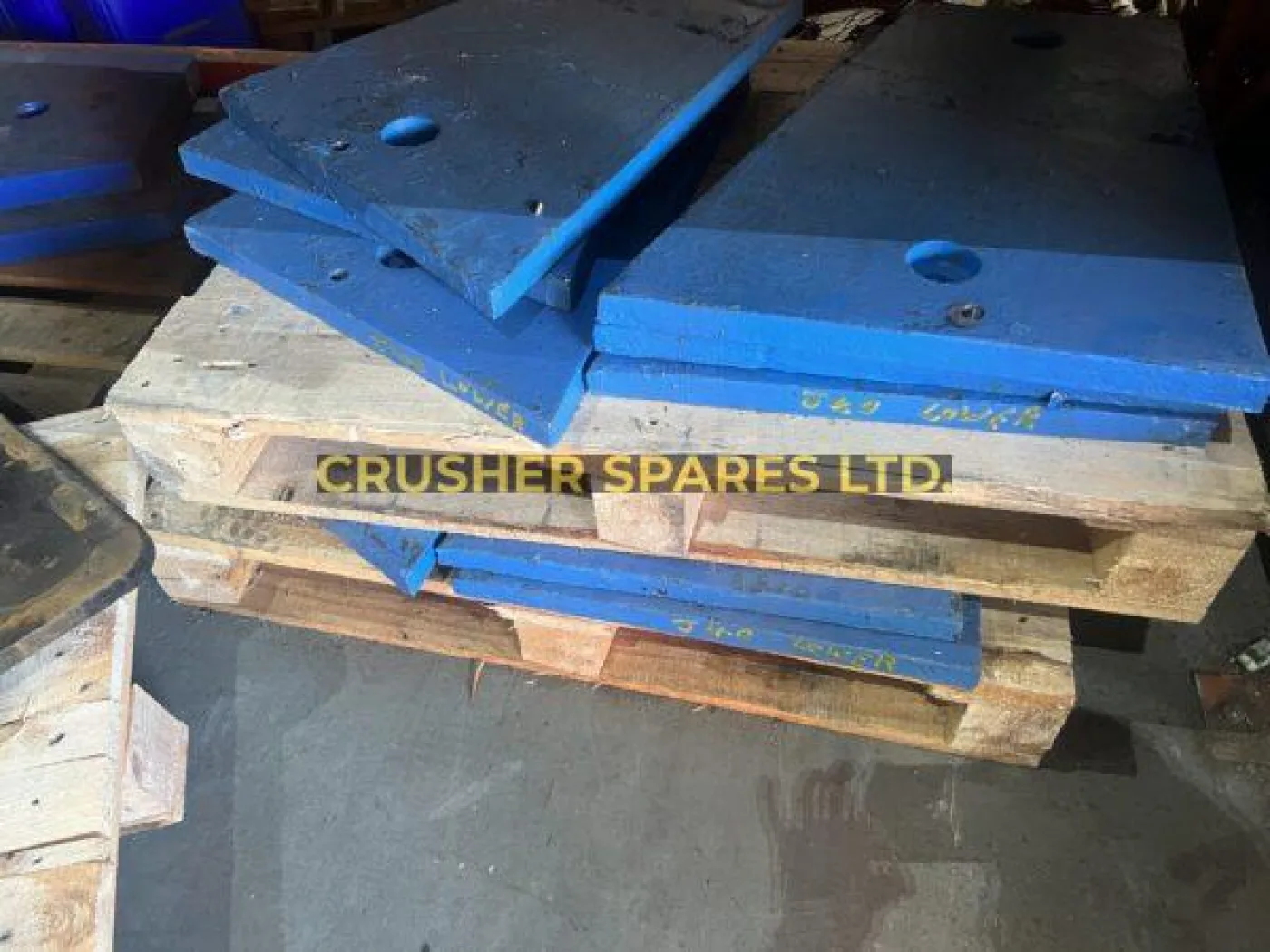 504-015-025 | Lower Liner Cheek Plate | McCloskey® J40 V2 | - 1
